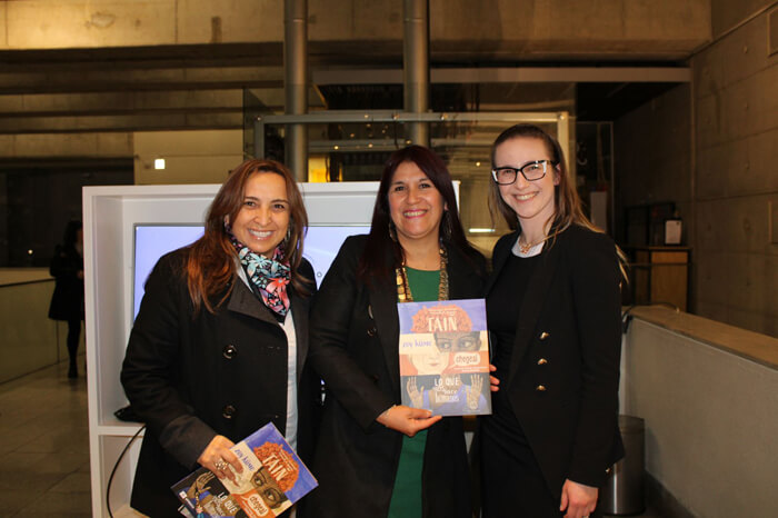 Caroline poses for photo with colleagues at Los que nos hacen humanos (Centro Cultural Palacio La Monedo)