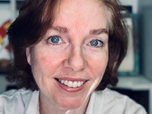 Meg Holland headshot