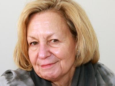 Dr. Maxine Freund headshot