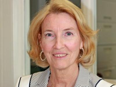 Carol Kochhar Bryant headshot