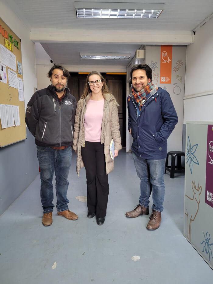 Caroline poses for photo with two colleagues at Museo Nacional de Historia Natural
